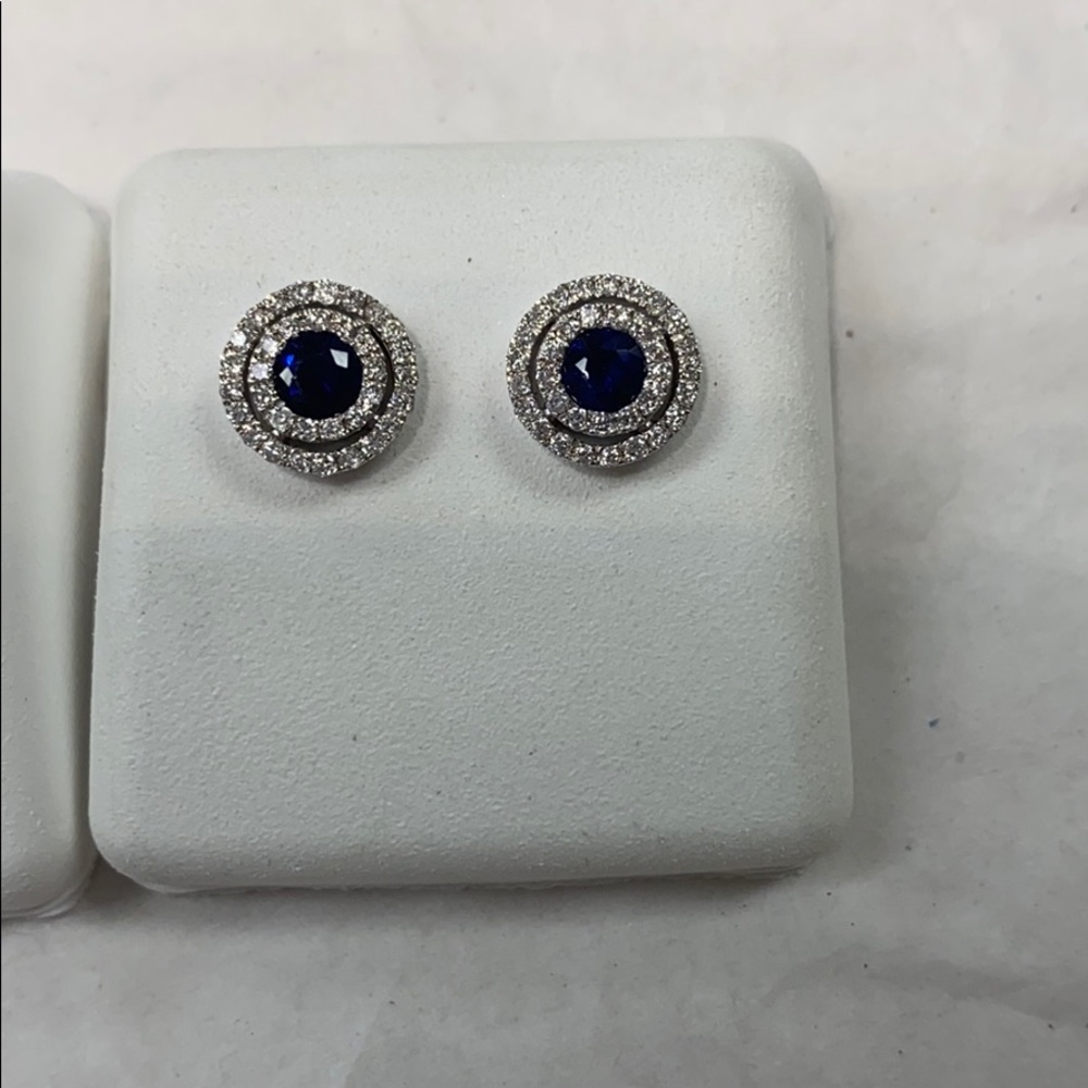 New 14k Solid Gold Stud Earrings - image 2